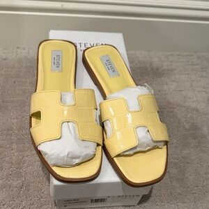 Seven7 Women's Light Yellow Slide Sandals
